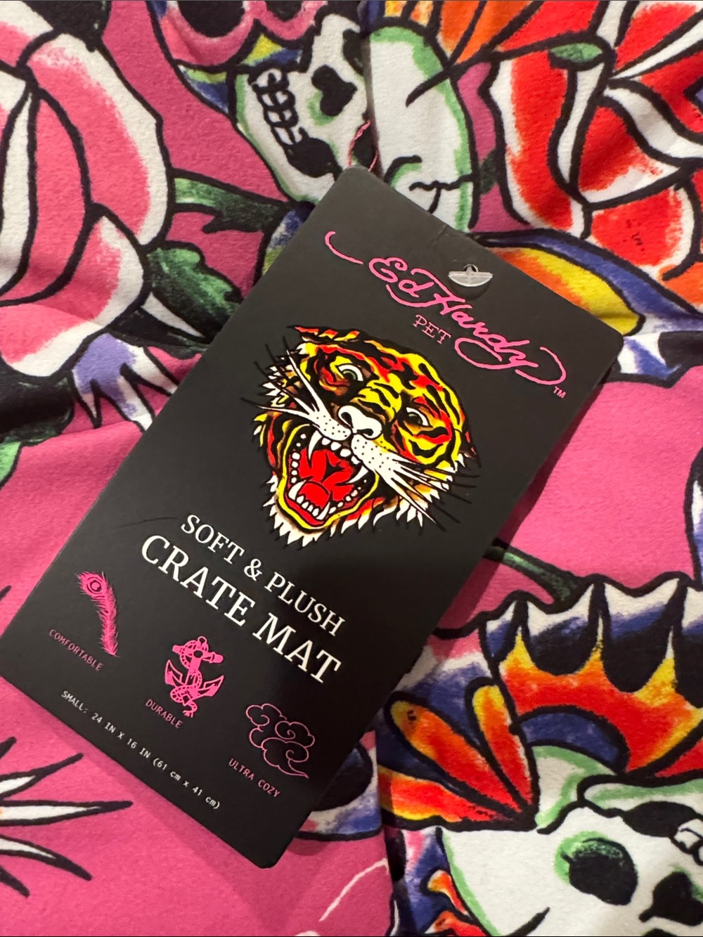 NWT Ed Hardy Pink Floral Skull Crate Mat Pillow - Picture 2 of 2